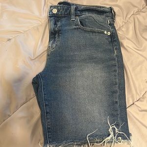Gap 9” women’s Bermuda shorts
